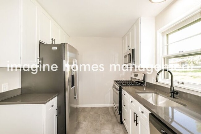 Building Photo - 307 Essen Ln