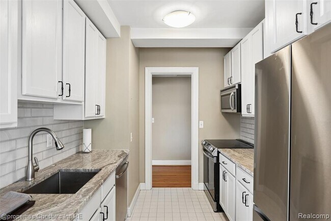 Building Photo - 15 E Kirby St