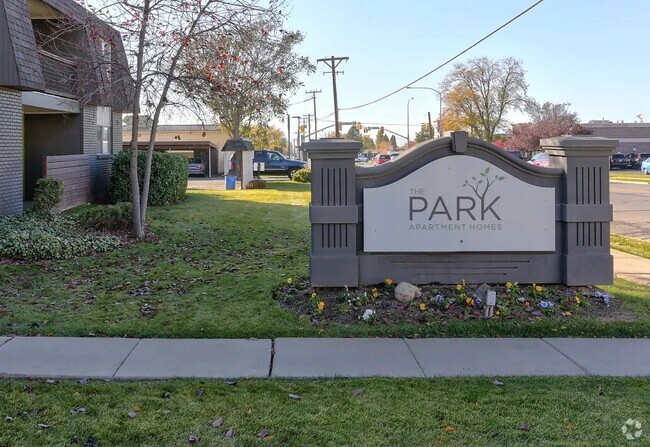 Building Photo - The Park At Bountiful