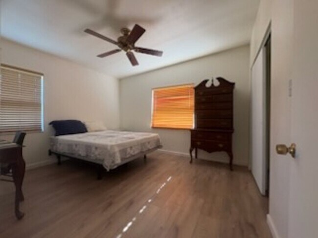 Building Photo - 247 Cocos Dr