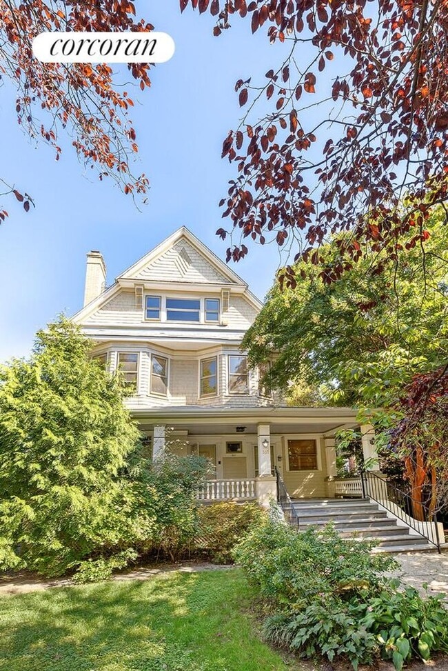 Primary Photo - 537 E 17th St