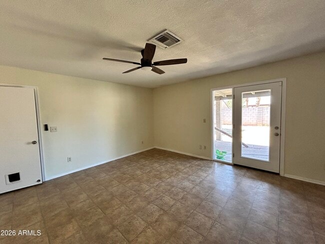Building Photo - 9002 W Malapai Dr