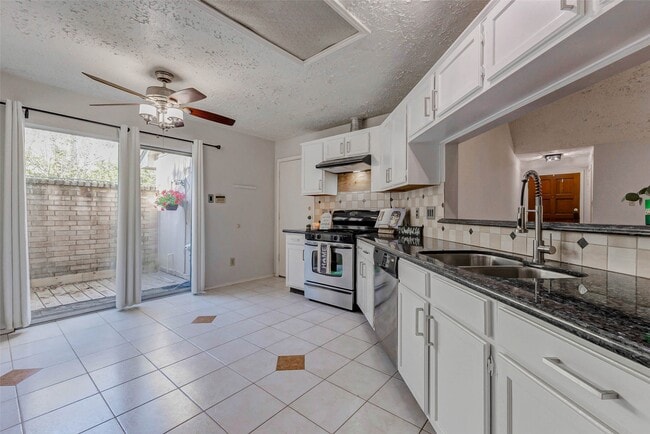 Building Photo - 3518 Pecan Point Dr