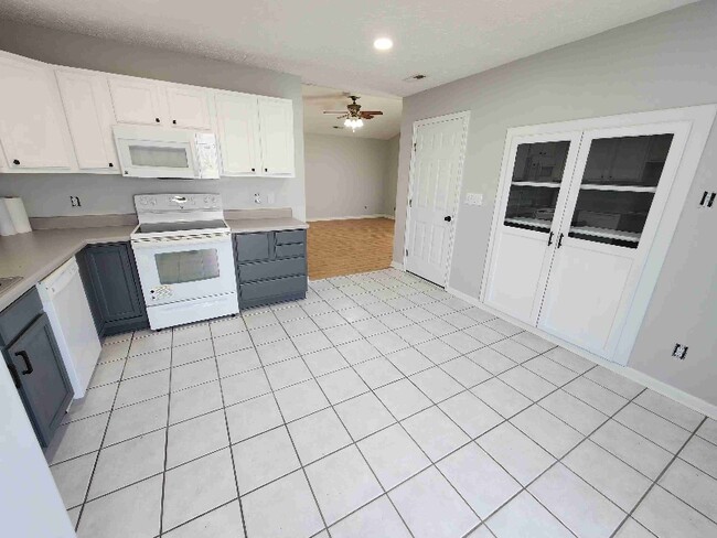 Building Photo - 8065 Resin Rd