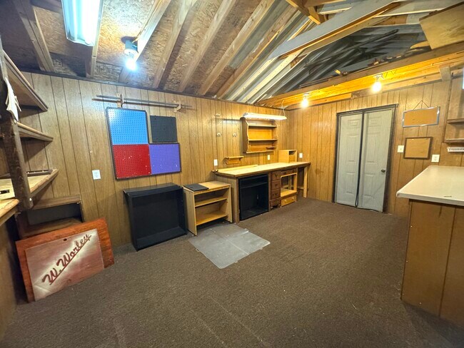 Building Photo - 15 W Worley Ave