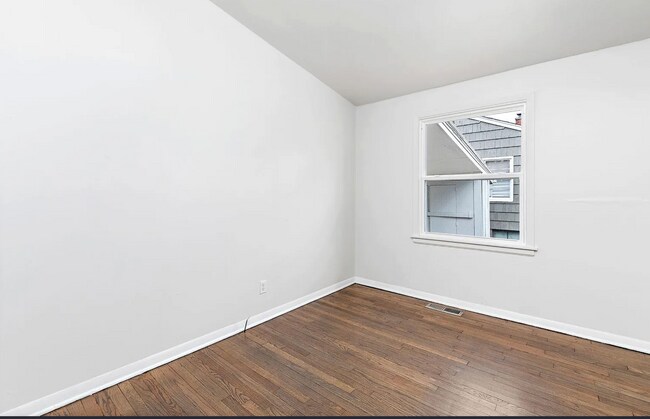 Building Photo - 6455 Chestnut Ave