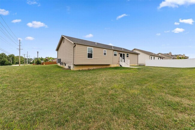 Building Photo - 101 Shadow Pointe Dr