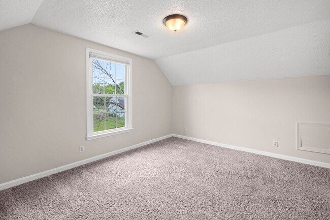 Building Photo - Move-In Specials Available! Single-Family in Oak Grove, KY!