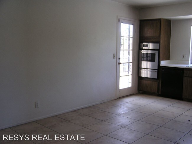 Building Photo - 3 br, 2 bath House - 5592 W TWAIN AVE