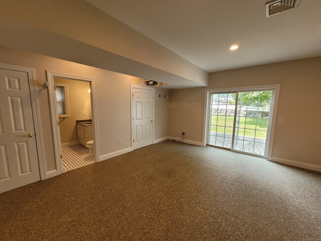 Building Photo - 48 E Hayestown Rd