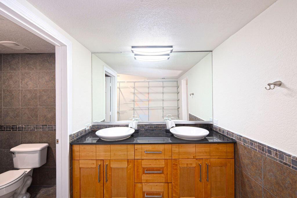 Building Photo - 2400 Centergate Dr