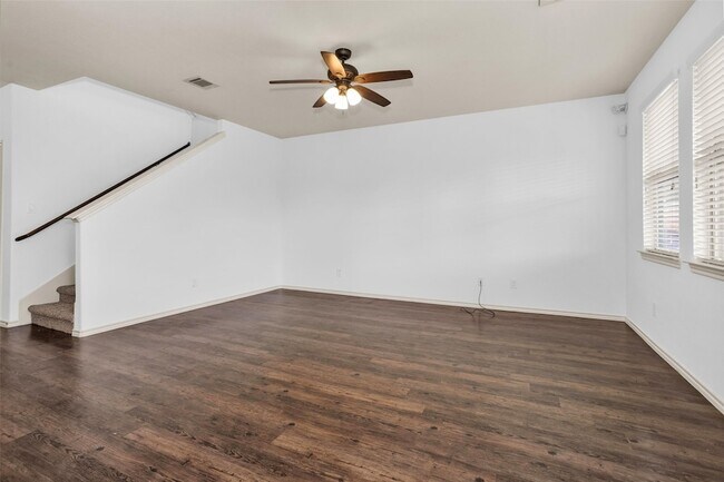 Building Photo - 2730 Donellan Dr