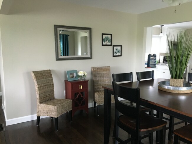 Building Photo - 345 Barbara St