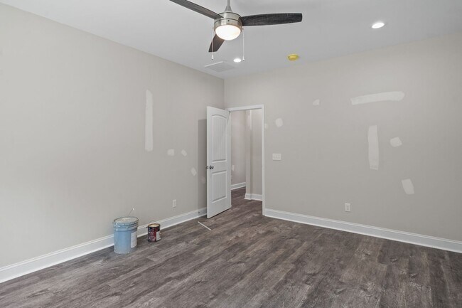 Building Photo - 295 Deer Rd
