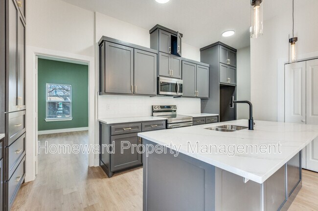 Building Photo - 825 Stamps Ave