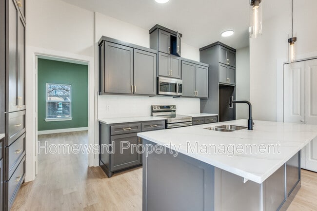 Building Photo - 835 Stamps Ave