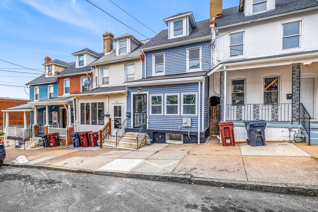 Building Photo - 515 Delamore Pl