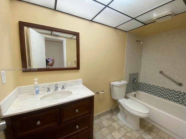 Building Photo - 1810 SW 81st Ave