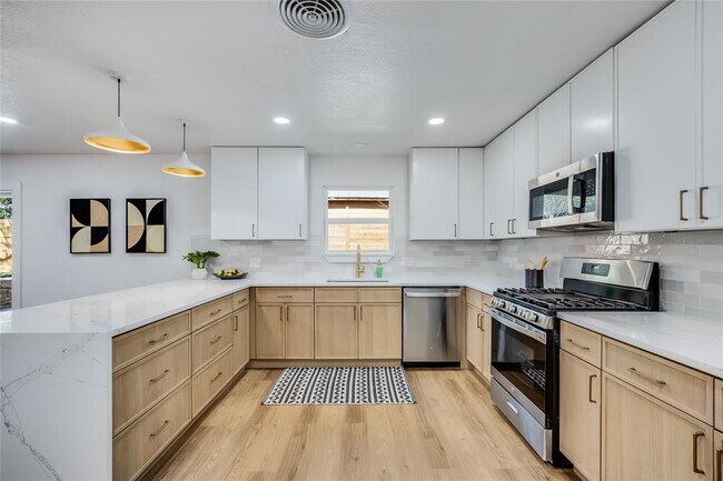 Building Photo - 11704 Indianhead Dr