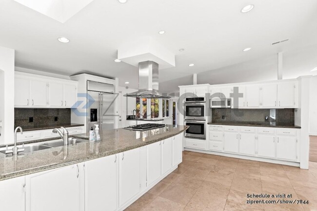 Building Photo - 361 Linfield Dr