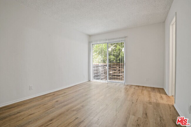 Building Photo - 1140 N Clark St