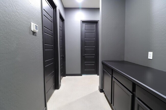 Building Photo - 14144 W Smoketree Dr