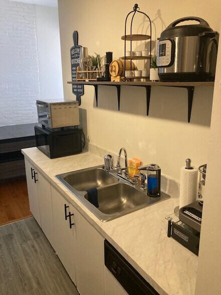 Building Photo - 2336 S 9th St