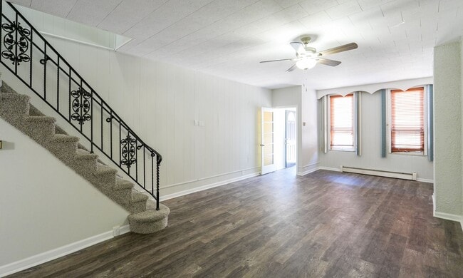 Building Photo - Charming Pennsport Rowhome with Private Backyard Oasis