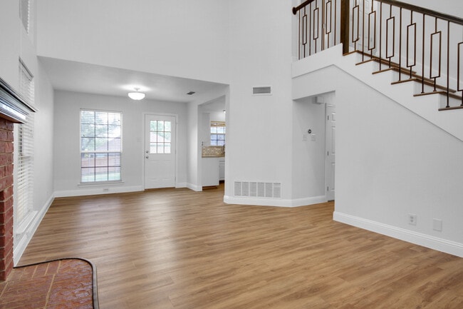 Building Photo - 1406 Westbriar Dr