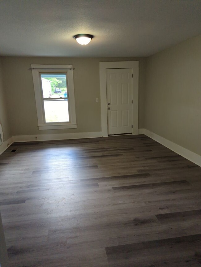 Building Photo - Rossville 2-Bedroom House