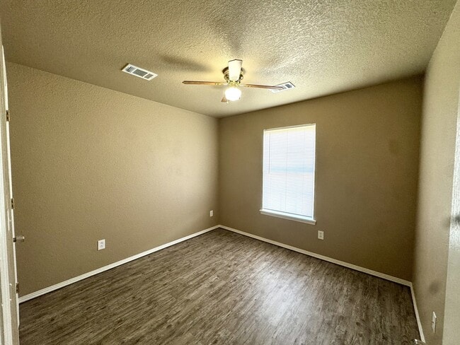 Building Photo - 121 Lanita Cir
