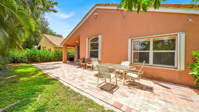 Building Photo - 13255 Royale Sabal Ct