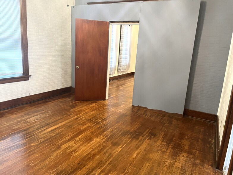 Building Photo - 1605 Chestnut St