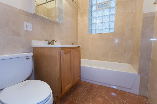 Building Photo - 2138 W Chicago Ave