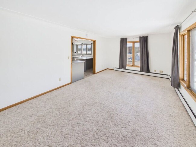 Building Photo - 1004 31st Ave N