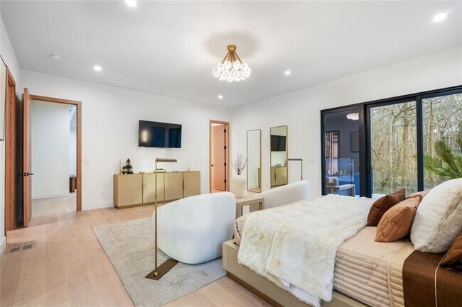 Building Photo - 1736 Cox Rd