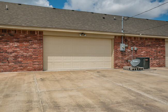 Building Photo - 3/2 Townhome in Tradewinds