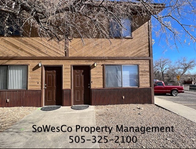 Building Photo - 826 Vine Ave