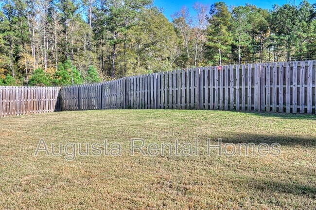 Building Photo - 301 Claudia Dr