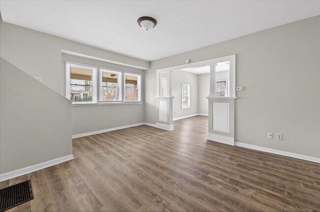 Building Photo - 636 E 34th St