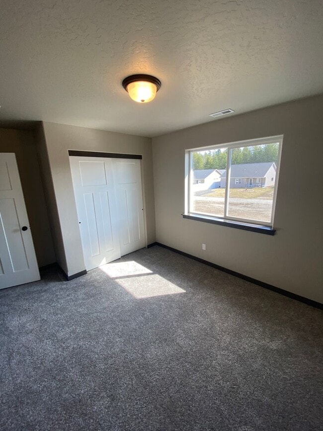 Building Photo - New home on 8th Avenue in Spirit Lake