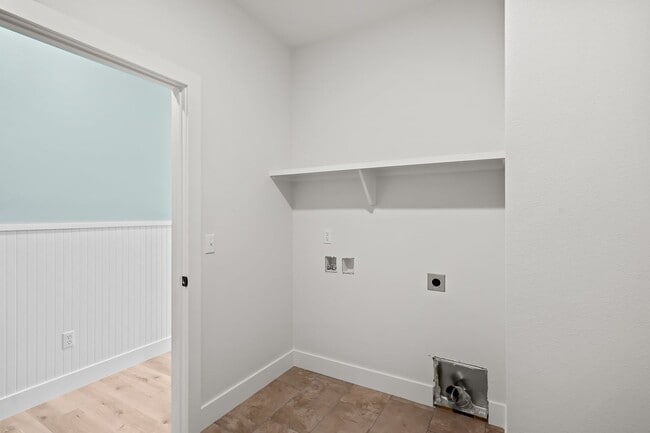 Building Photo - Luxury Rental!