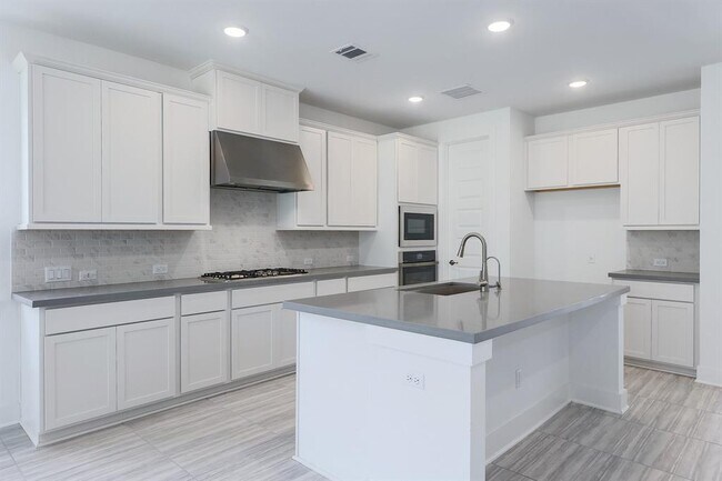 Building Photo - 182 Yarbrough Dr