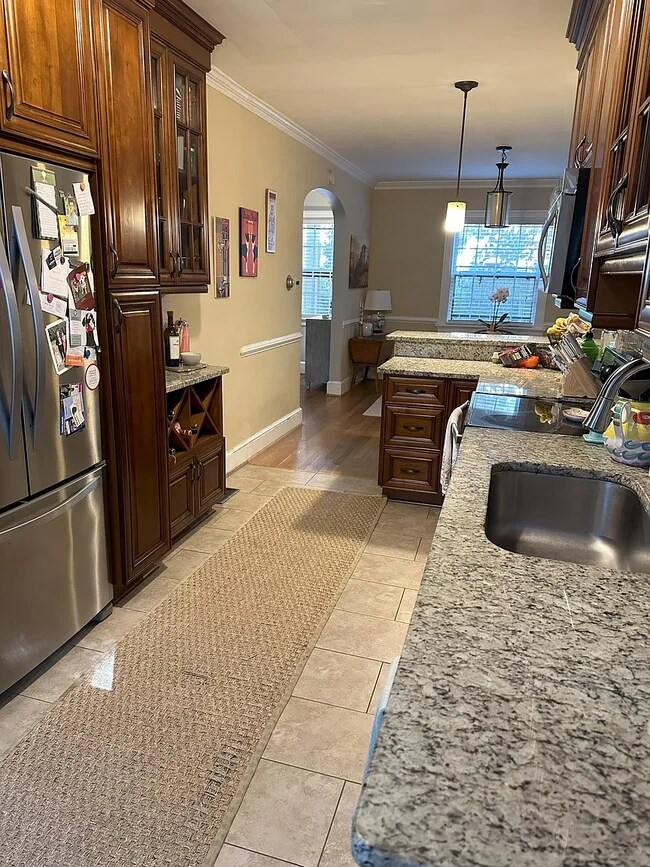 Kitchen - 4405 W Franklin St