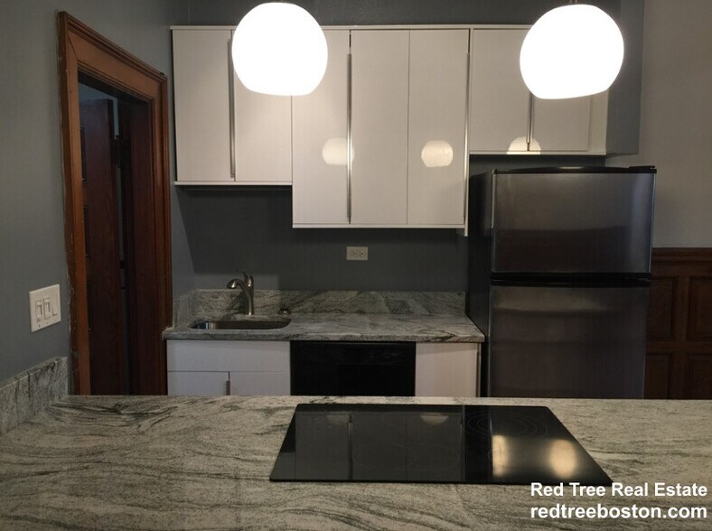 Building Photo - 849 Beacon St