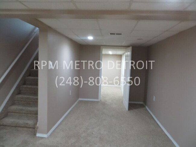 Building Photo - Sterling Heights Condo(16 Mile & Mound)