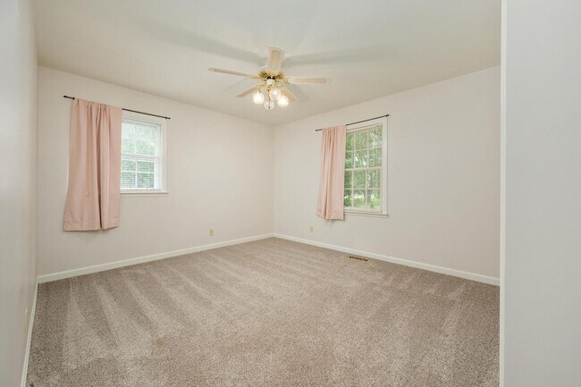 Building Photo - Beautiful Brick Ranch Home in Franklin