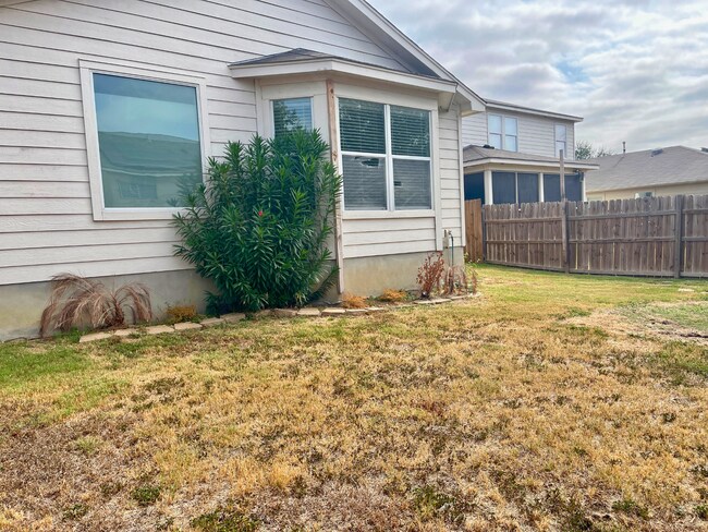 Building Photo - Move-In Special. ½ off the first full month's rent with a 12-month lease.