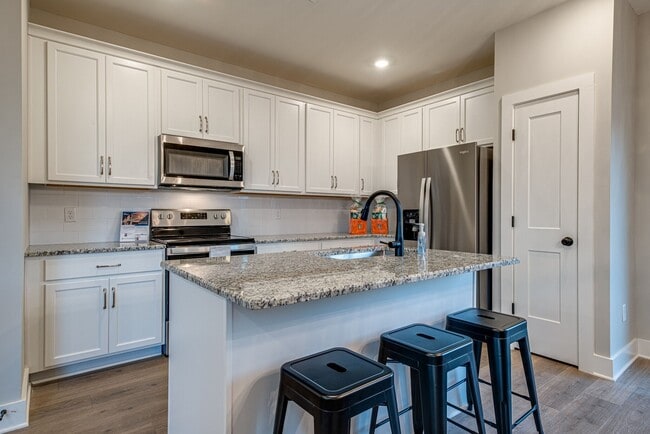 Building Photo - Harding Townhomes
