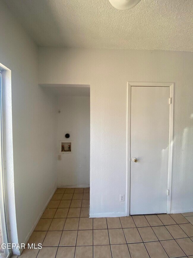 Building Photo - 8913 Ankerson St